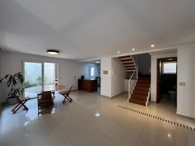 Casa de Condomínio com 3 Quartos para alugar, 200m² no Vila Oliveira, Mogi das Cruzes