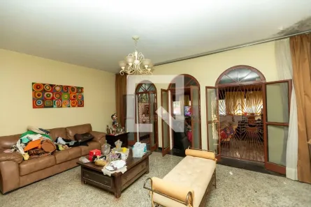 Casa com 3 Quartos à venda, 250m² no Parque São Quirino, Campinas