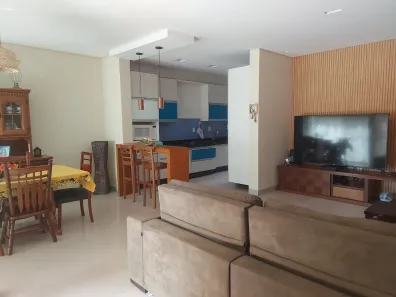 Casa com 3 Quartos à venda, 216m² no Cabral, Contagem