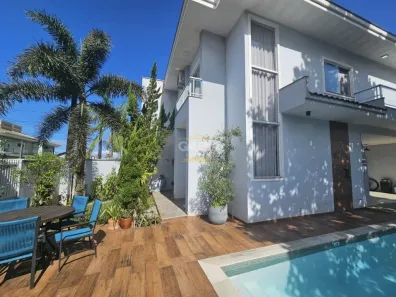 Sobrado com 3 Quartos à venda, 139m² no Nova Brasília, Joinville