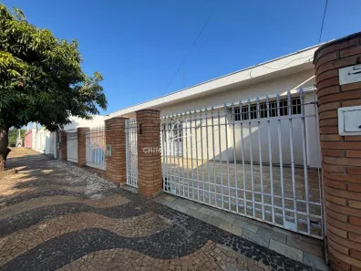 Casa com 2 Quartos para alugar, 130m² no Jardim Chapadão, Campinas