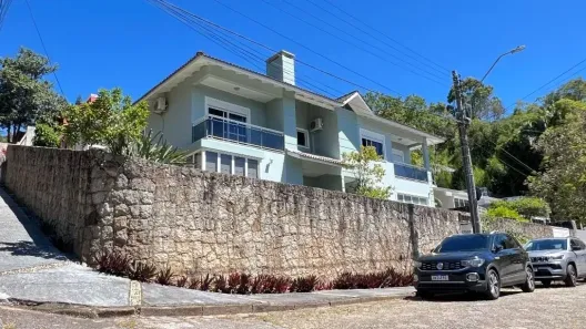 Casa com 4 Quartos para alugar, 205m² no Pantanal, Florianópolis