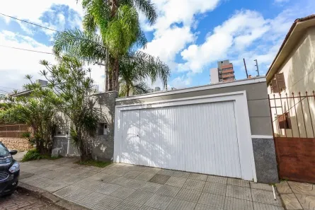 Casa com 3 Quartos à venda, 170m² no Passo da Areia, Porto Alegre
