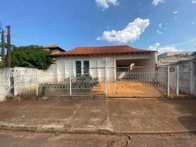 Casa com 3 Quartos à venda, 180m² no Vila Martins, Ibiporã