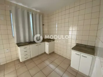 Apartamento com 3 Quartos para alugar, 80m² no Nossa Senhora das Graças, Uberlândia