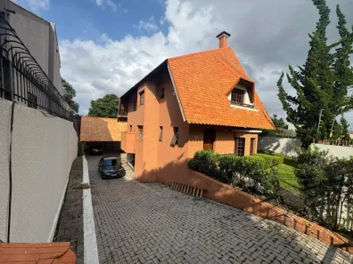 Sobrado com 4 Quartos para alugar, 340m² no Cascatinha, Curitiba