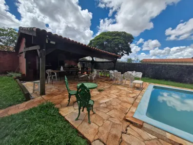 Casa com 4 Quartos à venda, 254m² no Cidade Jardim, Uberlândia