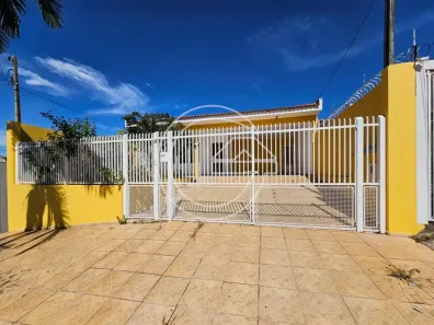 Casa com 3 Quartos para alugar, 10m² no Centro, Marília