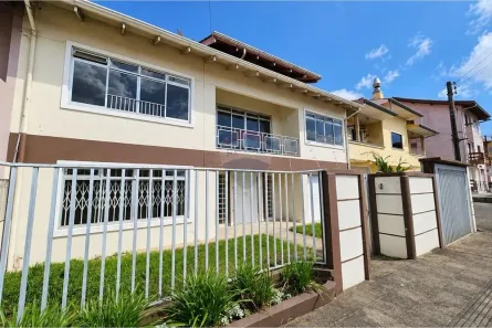 Casa com 3 Quartos para alugar, 326m² no Coral, Lages