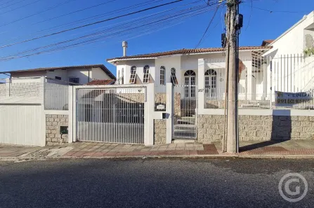 Casa com 4 Quartos para alugar, 156m² no Agronômica, Florianópolis