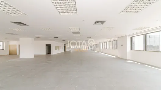 Sala Comercial para alugar, 241m² no Centro, Curitiba