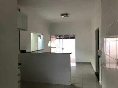 Casa com 3 Quartos à venda, 150m² no Jardim Holanda, Uberlândia