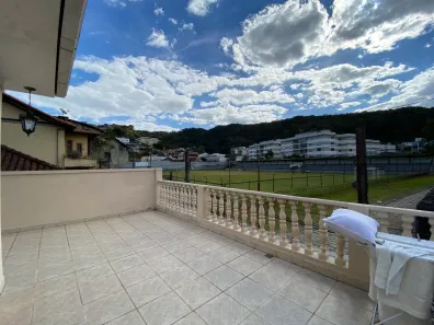 Casa com 4 Quartos à venda, 180m² no Valparaíso, Petrópolis