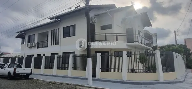 Casa com 6 Quartos à venda, 370m² no Armação, Penha