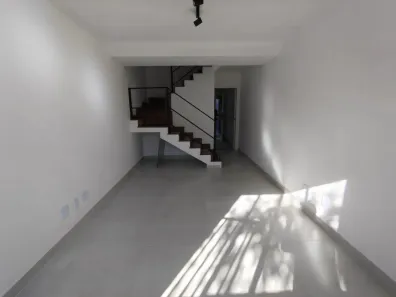 Sobrado com 2 Quartos para alugar, 82m² no Granja Viana, Cotia
