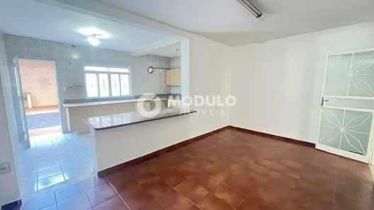 Prédio Comercial com 7 Quartos para alugar, 300m² no Centro, Uberlândia