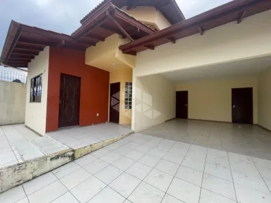 Casa com 4 Quartos para alugar, 240m² no Pagani, Palhoça