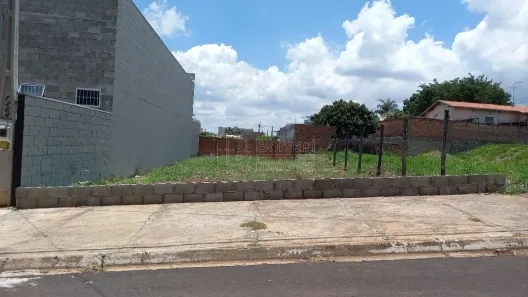 Lote/Terreno à venda, 330m² no Parque Laranjeiras, Araraquara