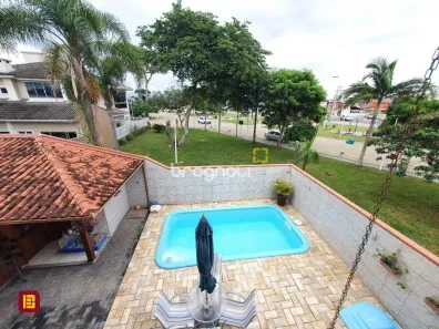 Casa com 3 Quartos à venda, 370m² no Carianos, Florianópolis