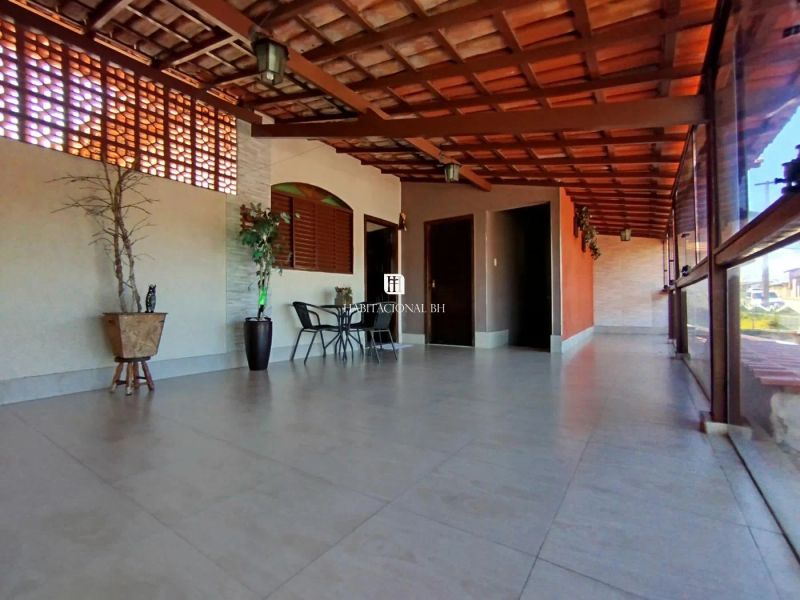Casa com 2 quartos — Planalto, Belo Horizonte