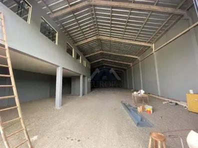 Galpão/Depósito/Armazém para venda ou aluguel, 750m² no Bandeirantes, Londrina