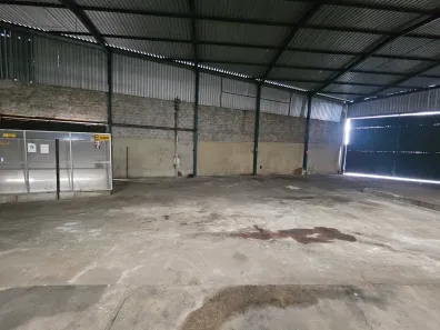 Galpão/Depósito/Armazém à venda, 700m² no Parque Oeste Industrial, Goiânia