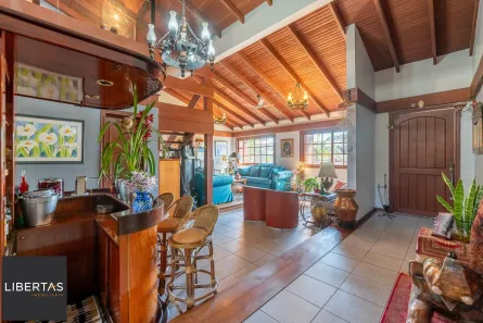 Casa com 3 Quartos à venda, 385m² no Chácara das Pedras, Porto Alegre