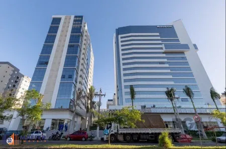 Sala Comercial à venda, 81m² no Chácara das Pedras, Porto Alegre