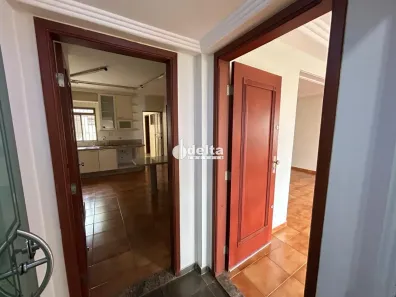 Apartamento com 4 Quartos para alugar, 203m² no Tabajaras, Uberlândia