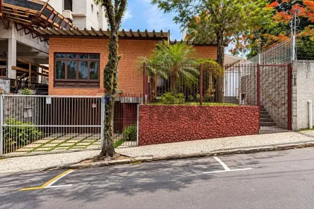 Casa com 8 Quartos para alugar, 380m² no Centro, Juiz de Fora