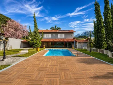 Casa com 4 Quartos à venda, 558m² no Araras, Teresópolis