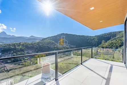 Casa de Condomínio com 3 Quartos à venda, 230m² no Nogueira, Petrópolis