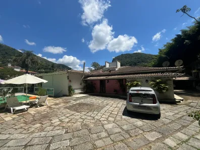 Casa com 4 Quartos à venda, 356m² no Corrêas, Petrópolis
