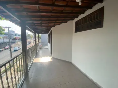 Casa com 3 Quartos para alugar, 400m² no Santa Mônica, Belo Horizonte