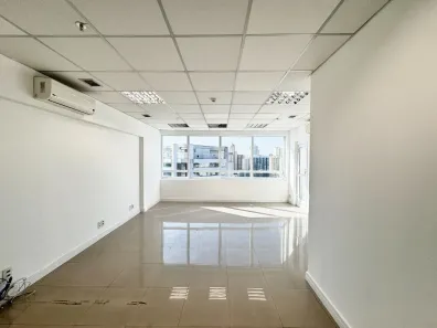 Sala Comercial para venda ou aluguel, 42m² no Alphaville Empresarial, Barueri
