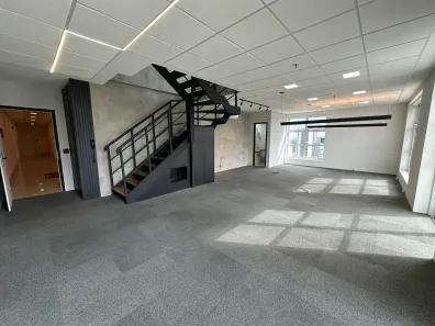 Sala Comercial para alugar, 140m² no Vila São Francisco (Zona Sul), São Paulo