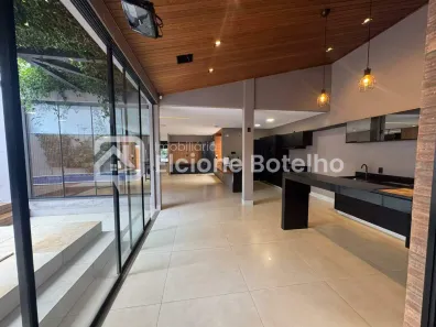 Casa com 3 Quartos para alugar, 220m² no Brasil, Uberlândia