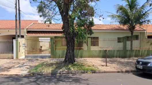 Casa com 5 Quartos à venda, 240m² no Zona 03, Maringá