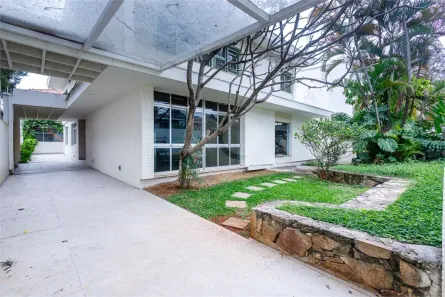Sobrado com 4 Quartos para venda ou aluguel, 560m² no Alto de Pinheiros, São Paulo