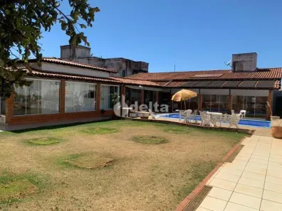 Casa com 4 Quartos à venda, 700m² no Cidade Jardim, Uberlândia