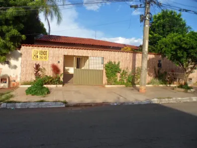 Casa com 3 Quartos à venda, 585m² no Setor Leste Universitário, Goiânia