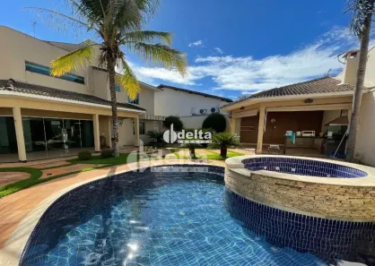 Casa com 4 Quartos à venda, 367m² no Jardim Karaíba, Uberlândia
