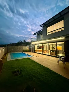 Casa de Condomínio com 4 Quartos à venda, 131m² no Jardins Nápoles, Senador Canedo