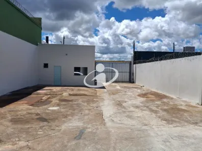 Galpão/Depósito/Armazém para alugar, 235m² no Umuarama, Uberlândia