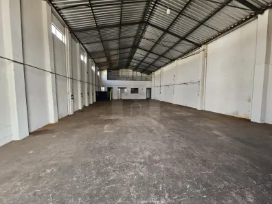 Galpão/Depósito/Armazém para alugar, 284m² no Nossa Senhora das Graças, Uberlândia