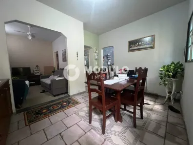 Casa com 2 Quartos à venda, 212m² no Tibery, Uberlândia