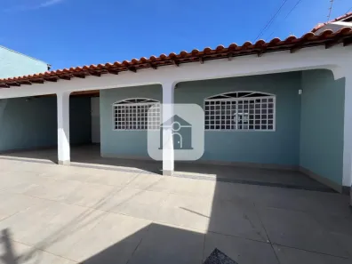 Casa com 3 Quartos à venda, 211m² no Santa Mônica, Uberlândia