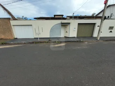 Casa com 3 Quartos à venda, 180m² no Jardim Europa, Uberlândia