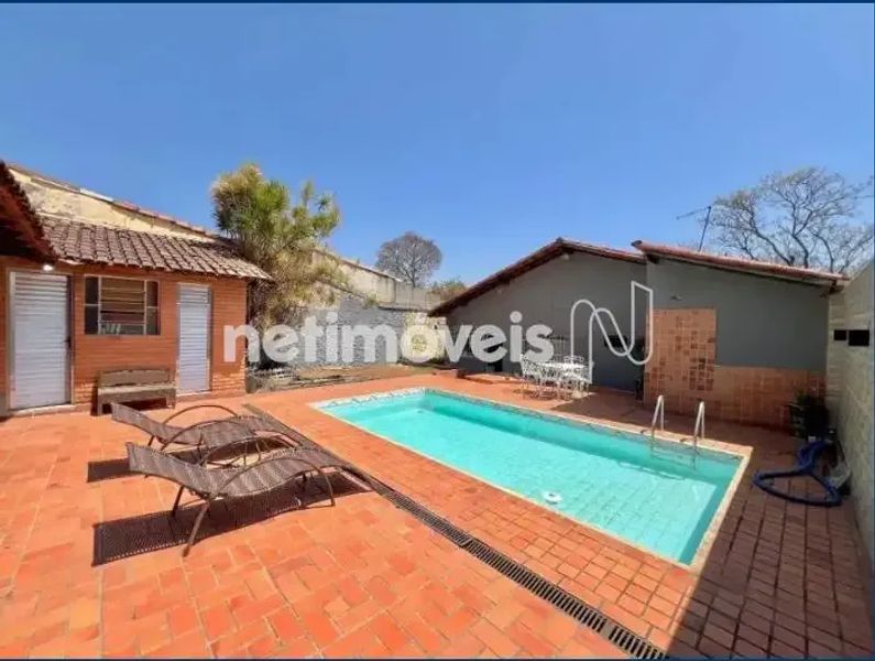 Casa com 3 quartos — Santa Amélia, Belo Horizonte