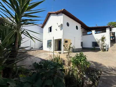 Casa com 4 Quartos à venda, 293m² no Carlos Prates, Belo Horizonte